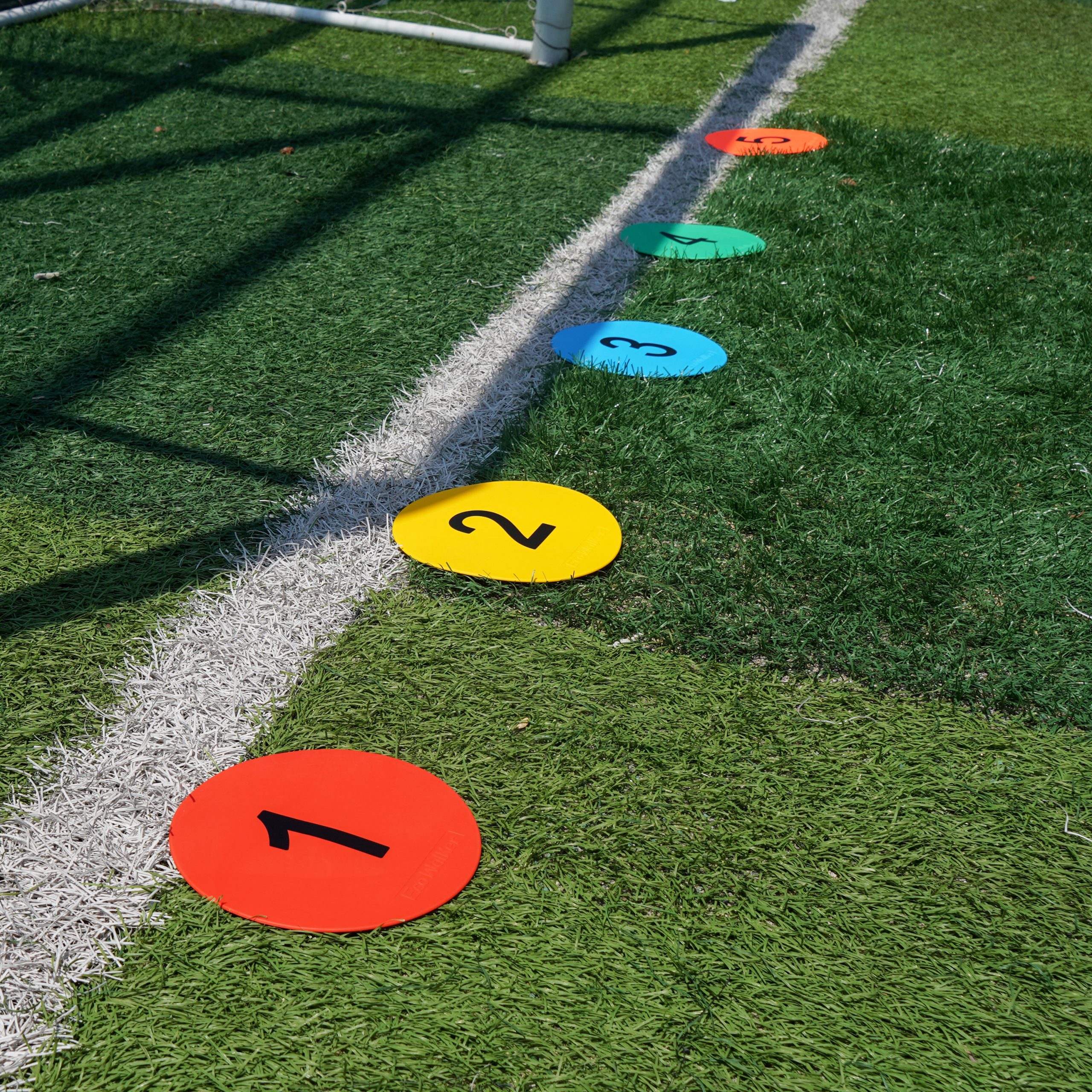 Marcadores de suelo numerados 8" — rojo, 1–10